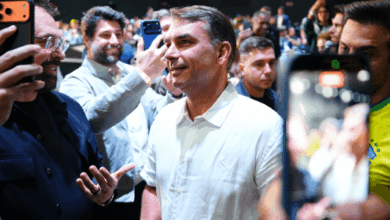 Marçal critica tática do PT e coordena ataques na campanha de Flávio no primeiro turno