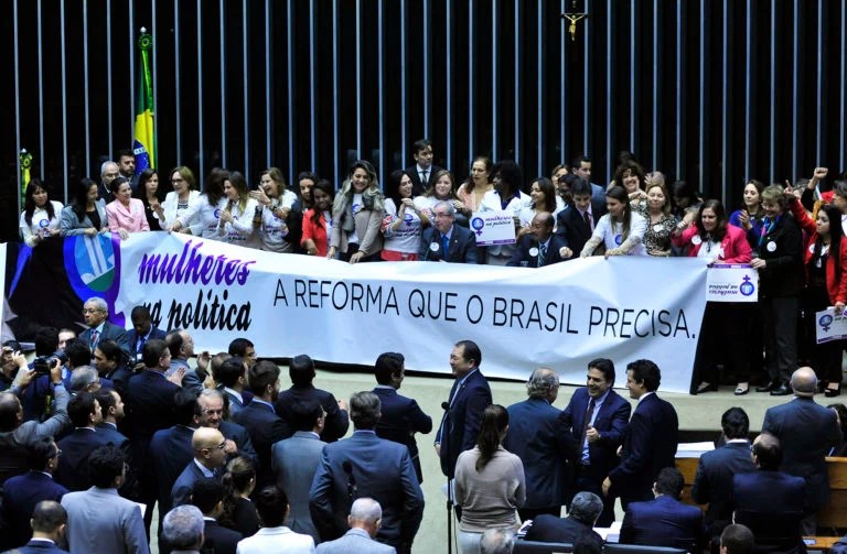 Maioria feminina no eleitorado de Rondônia enfrenta sub-representação política nas decisões