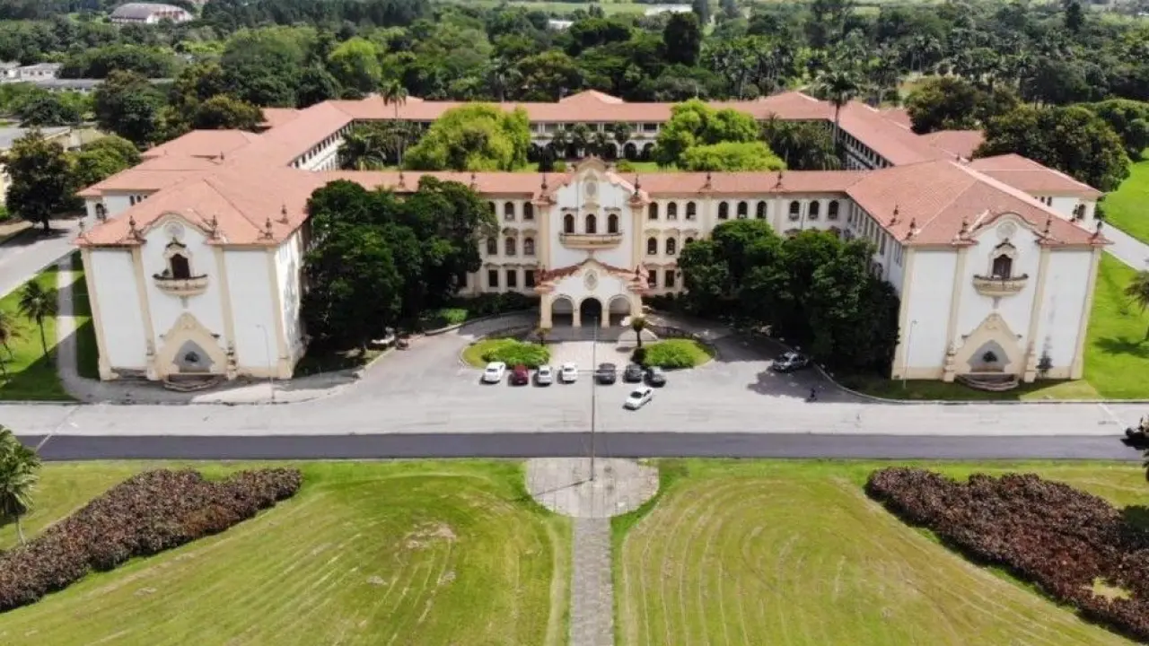 UFRRJ abre concurso com 24 vagas para professor e salários de até R$ 13 mil