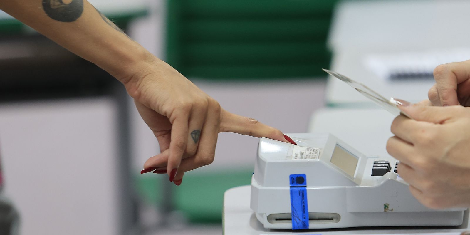 Eleitores do Rio de Janeiro votam com tranquilidade no segundo turno das eleições de 2026 Eleitores do Rio de Janeiro votam com tranquilidade no segundo turno das eleições de 2026