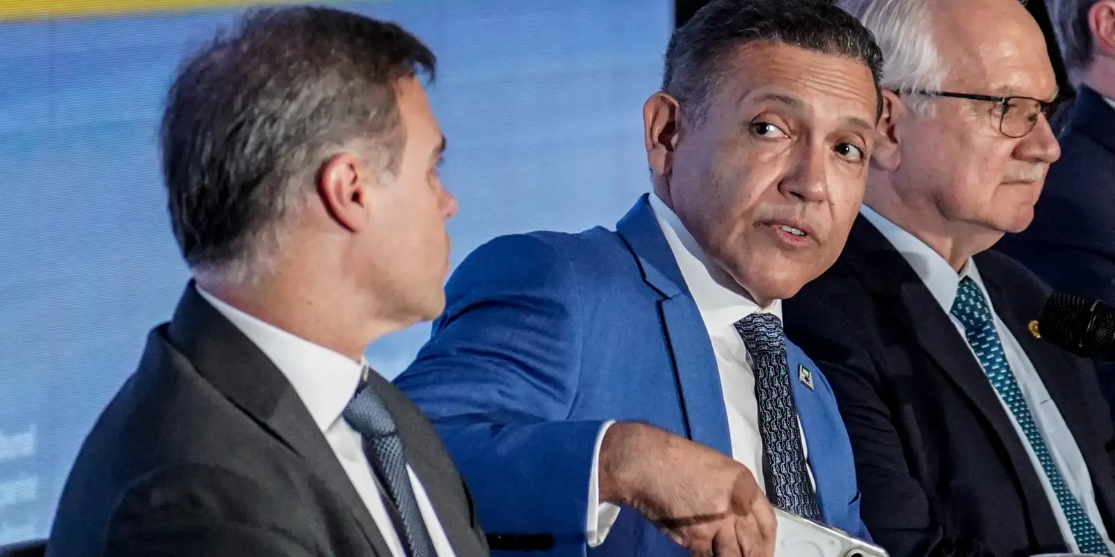 TSE discute proibição de canais políticos no WhatsApp 48 horas antes das eleições