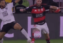 Pênalti polêmico gera debates entre ex-árbitros sobre lance decisivo em Flamengo x Galo