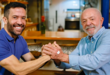 Lula realiza live com André Janones e personalidades na reta final das eleições Lula realiza live com André Janones e personalidades na reta final das eleições