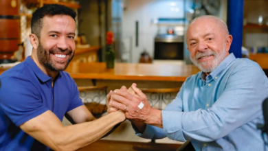 Lula realiza live com André Janones e personalidades na reta final das eleições