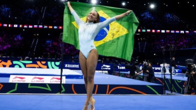 Rebeca Andrade conquista tricampeonato no salto e brilha no Mundial de Ginástica