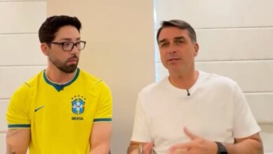 Rico Melquiades, influenciador de Flávio, deixa Brasil após vitória de Lula Rico Melquiades, influenciador de Flávio, deixa Brasil após vitória de Lula