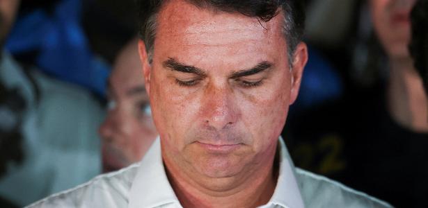 Flávio Bolsonaro denuncia fraude eleitoral e busca segurança nos EUA após perseguições políticas
