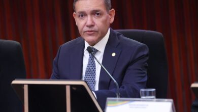 TSE suspende postagens ilegais contra Lula e proíbe políticos de replicá-las
