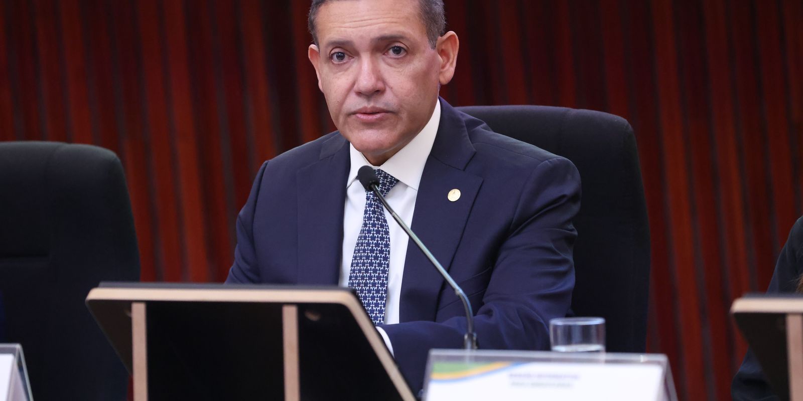 TSE suspende postagens ilegais contra Lula e proíbe políticos de replicá-las